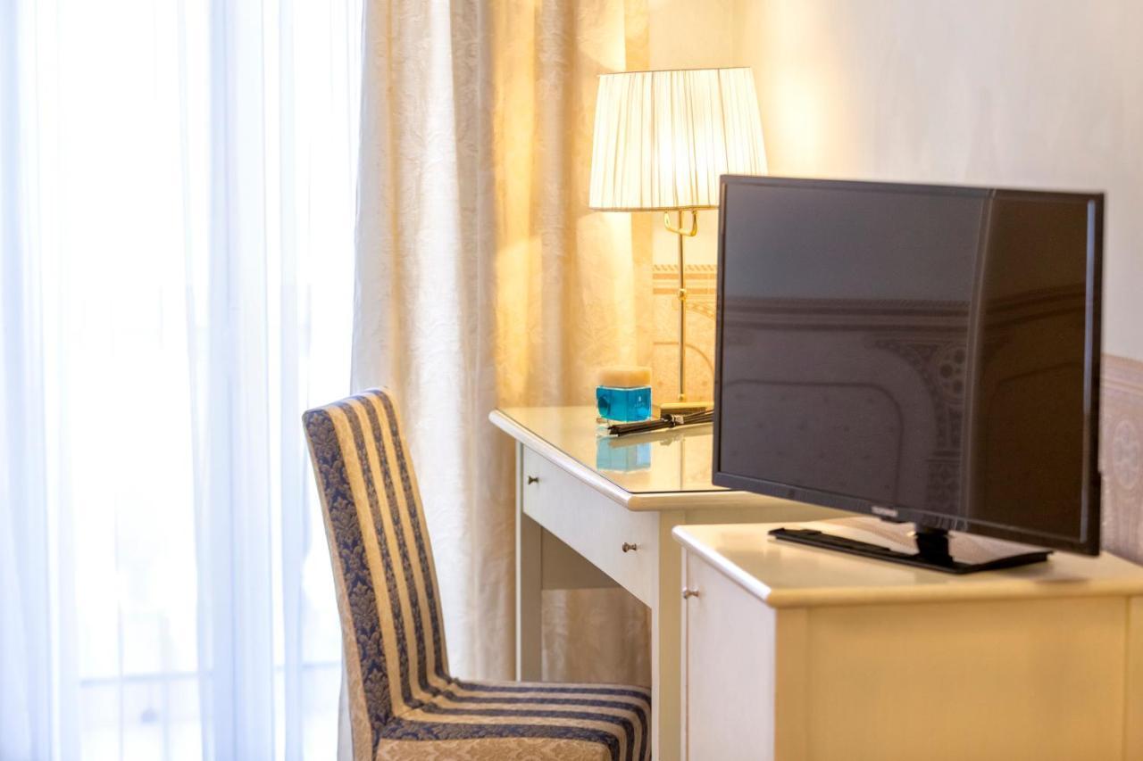 Hotel Baia Imperiale Rimini Esterno foto