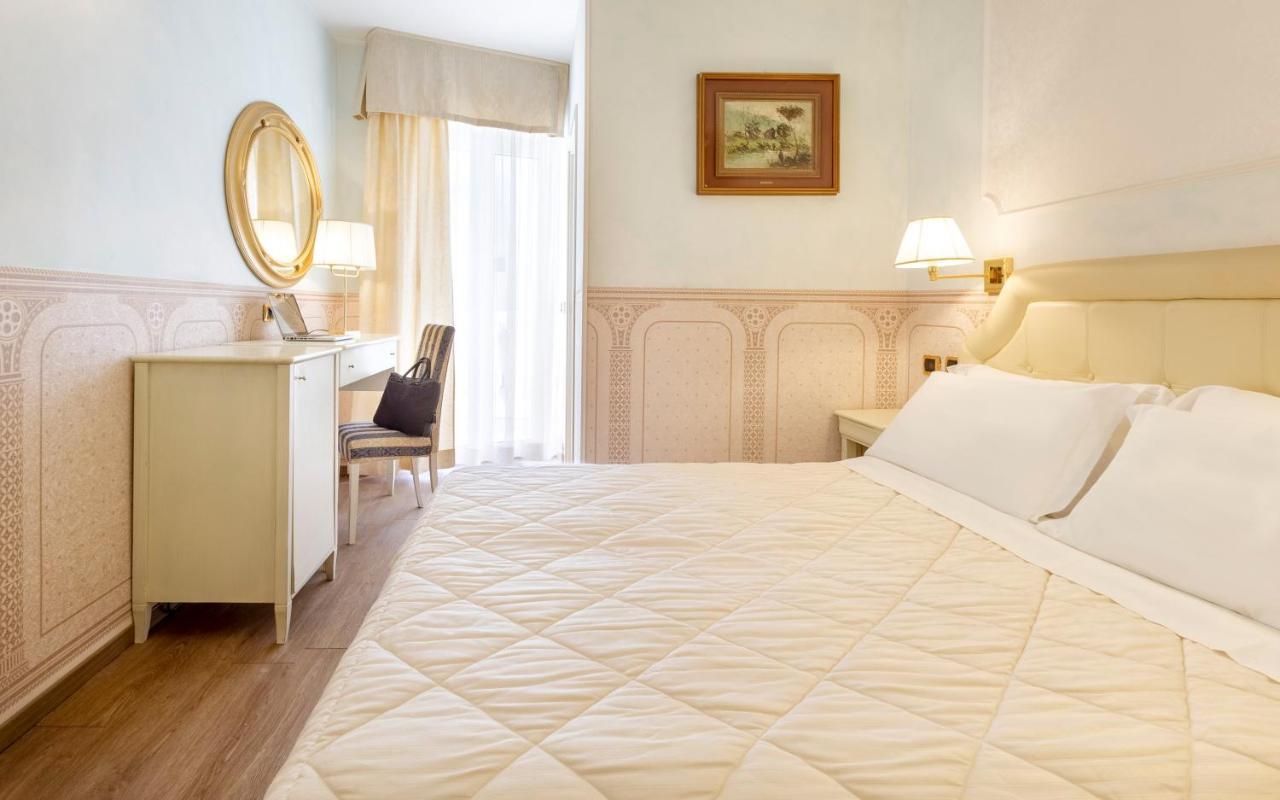 Hotel Baia Imperiale Rimini Esterno foto