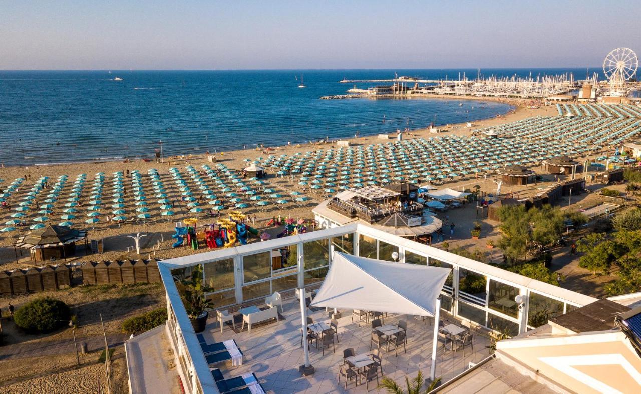Hotel Baia Imperiale Rimini Esterno foto